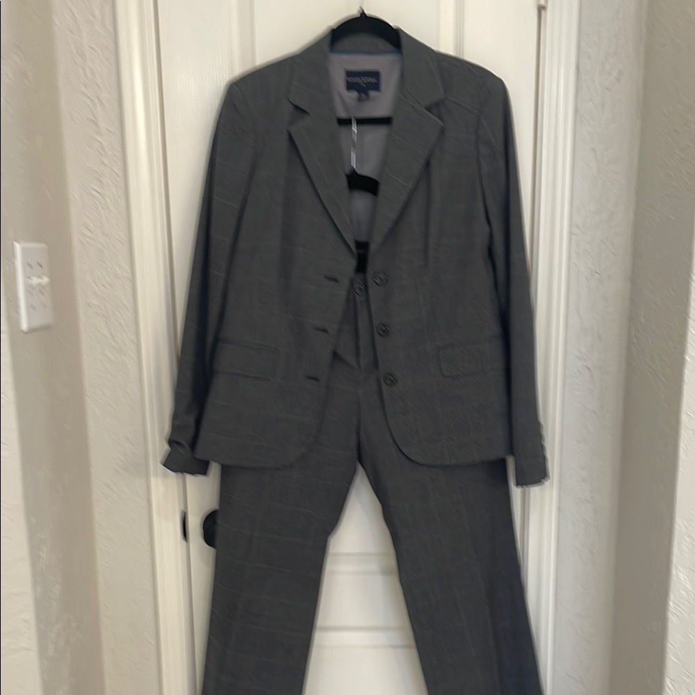 Banana Republic Women’s Gray Suit Classic Business Style